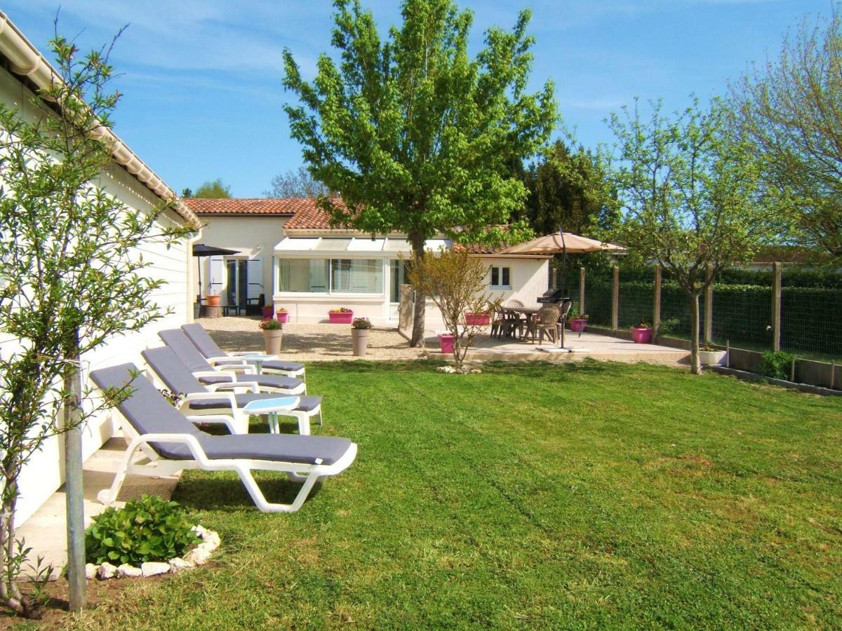 Gite L'Hirondelle Castelnau-de-Medoc Exterior photo