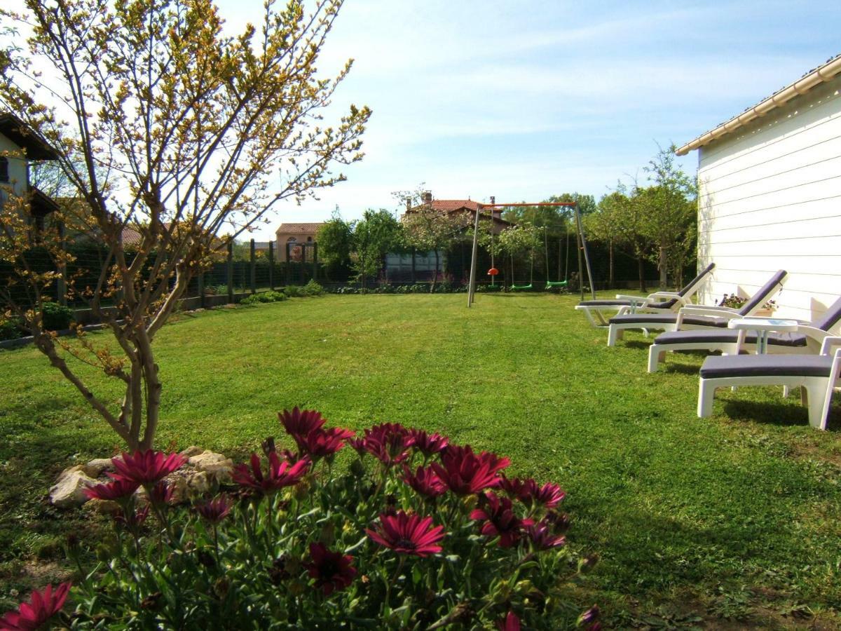 Gite L'Hirondelle Castelnau-de-Medoc Exterior photo
