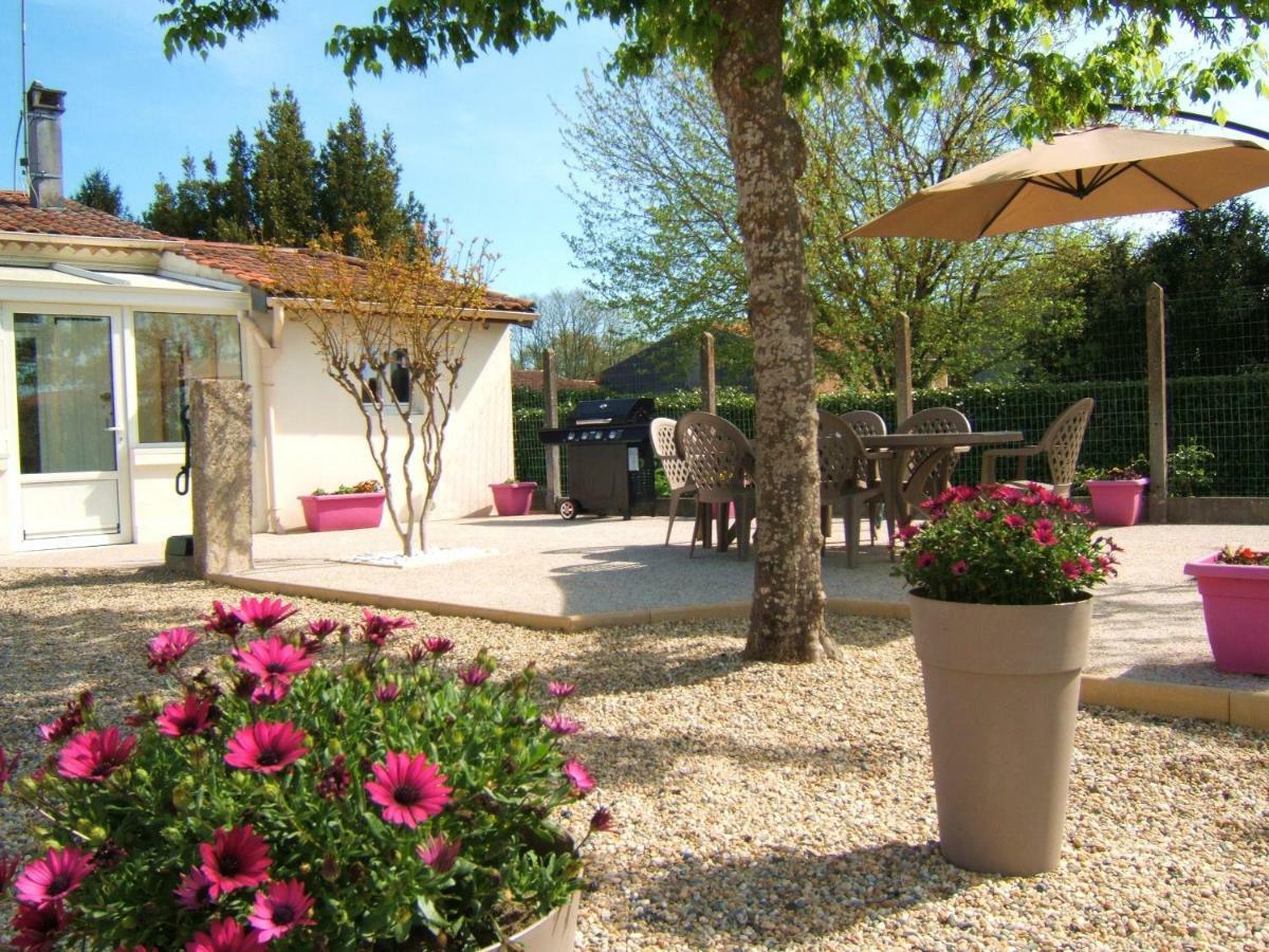 Gite L'Hirondelle Castelnau-de-Medoc Exterior photo