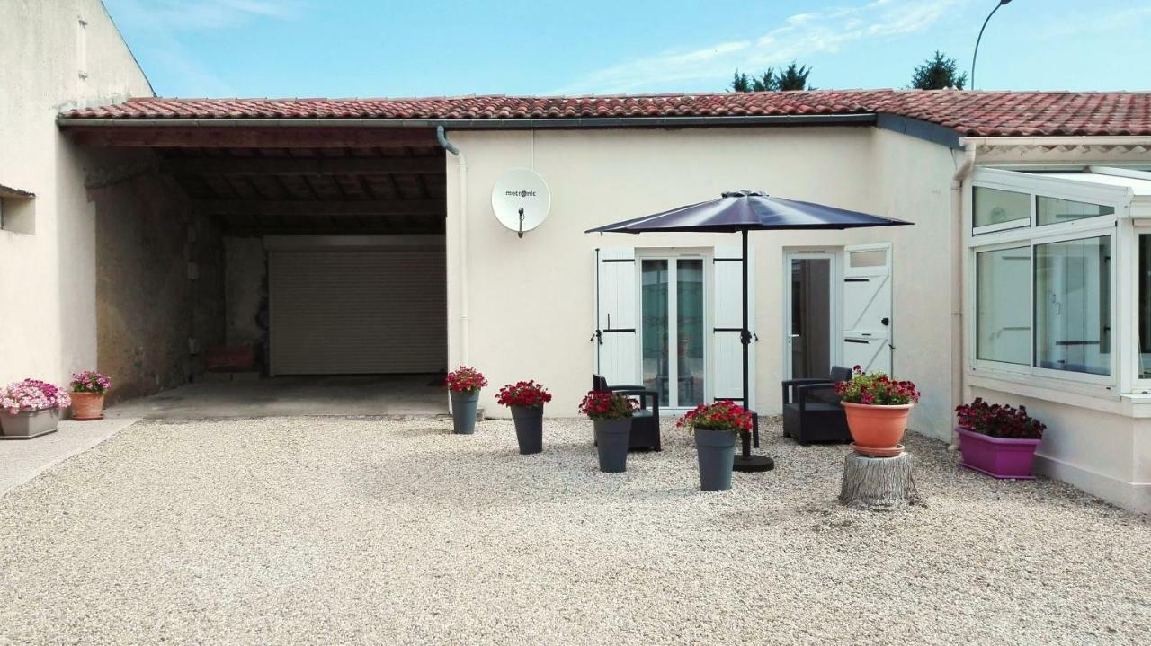 Gite L'Hirondelle Castelnau-de-Medoc Exterior photo